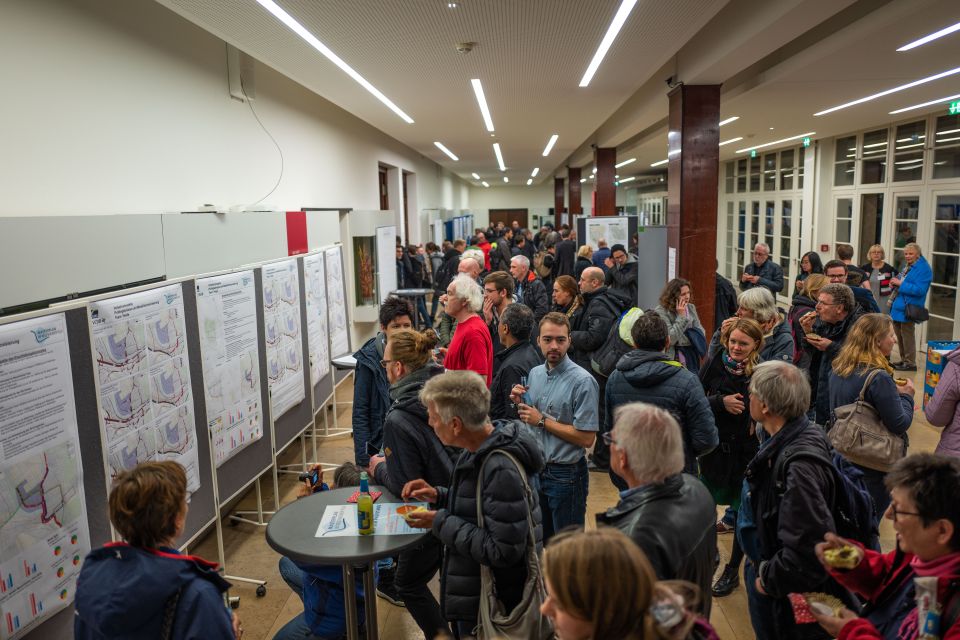 200 Besucherinnen und Besucher informierten sich bei der öffentlichen Veranstaltung (Foto: Dittmer9